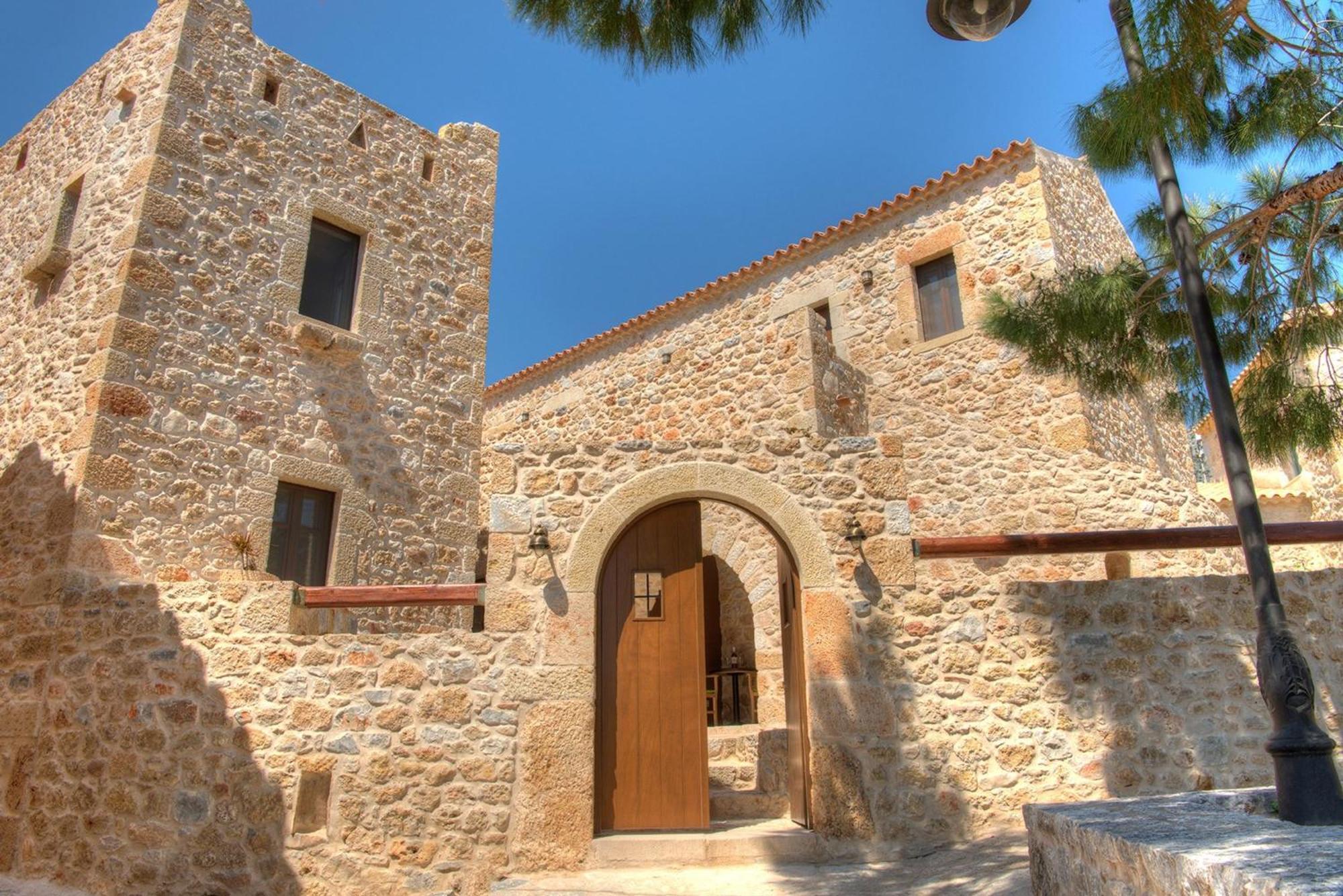 Korona Boutique Hotel Oitilon Exterior photo